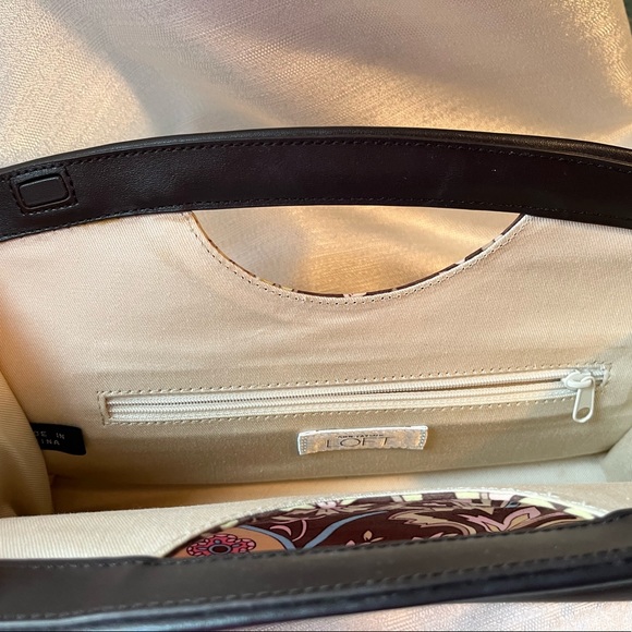 Dynamic, patterned clutch purse with magnetic closure. - Picture 2 of 3